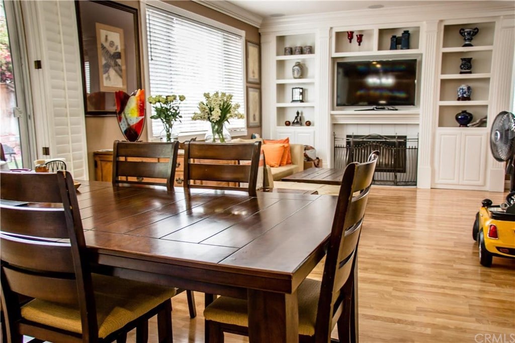 8 Ametrine Way