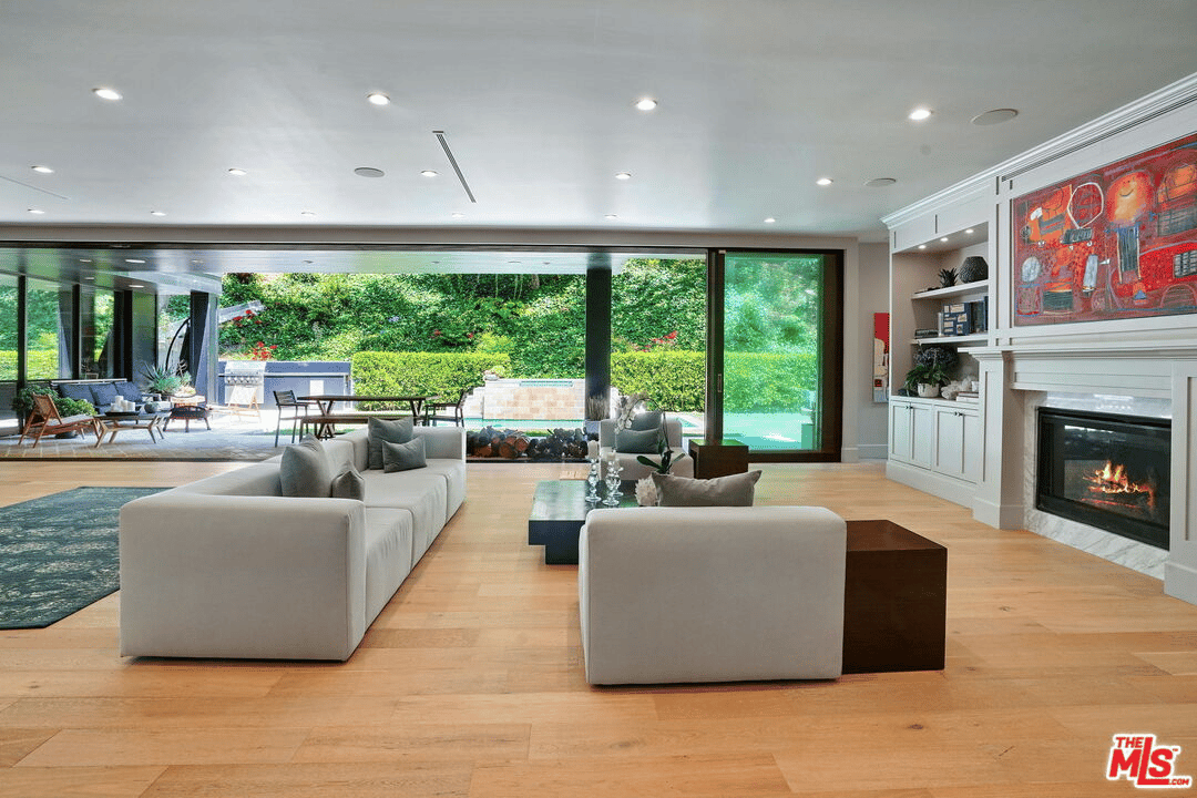 2794 Mandeville Canyon Rd