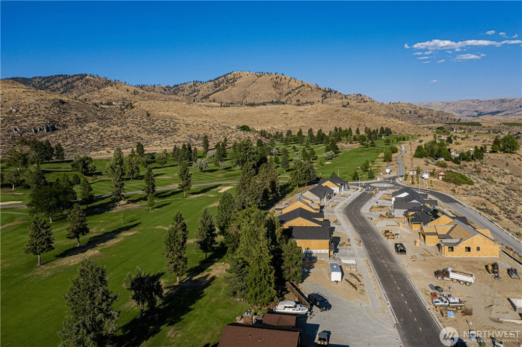 703 W Golf Course Dr