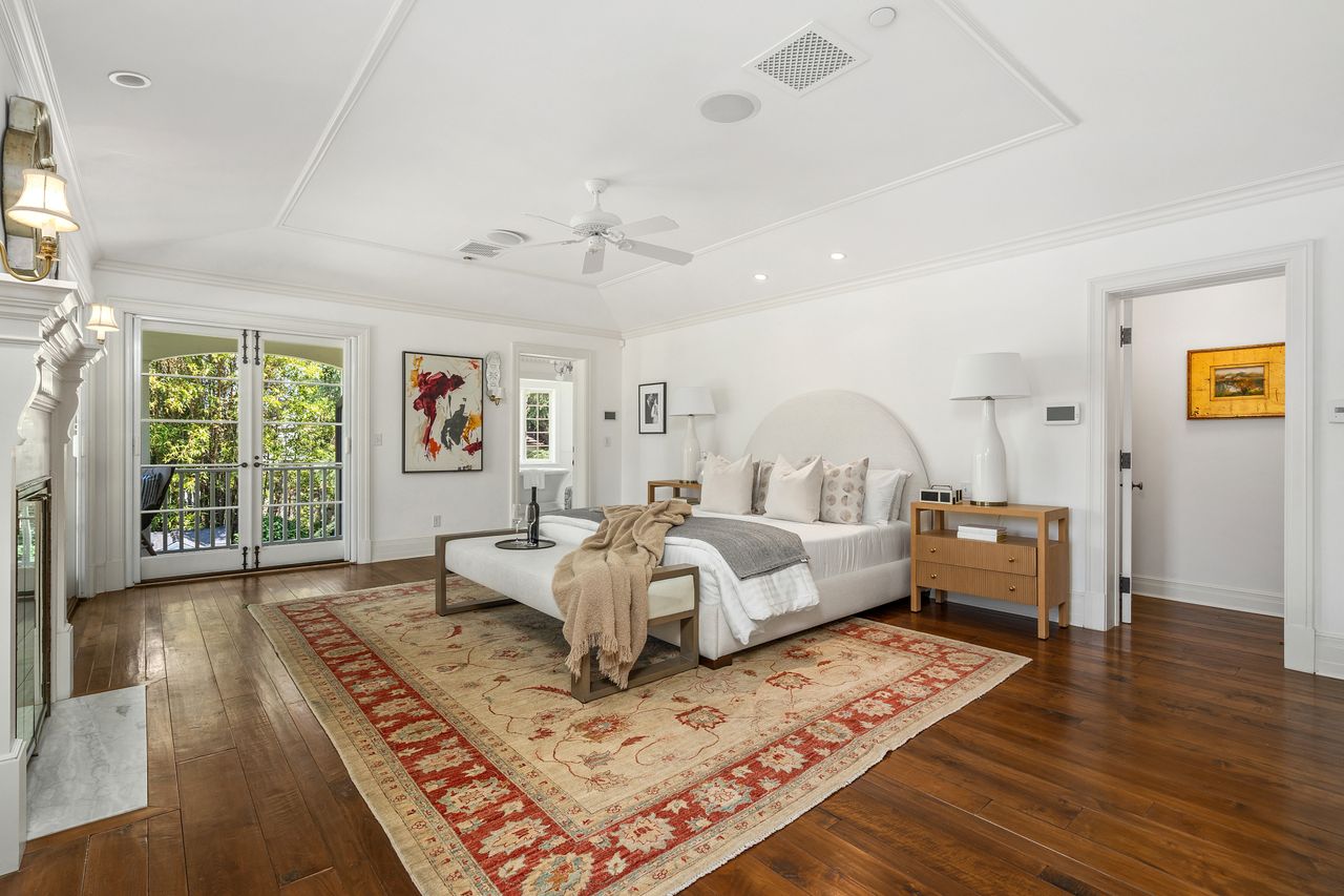 English Country Manor In Toluca Lake