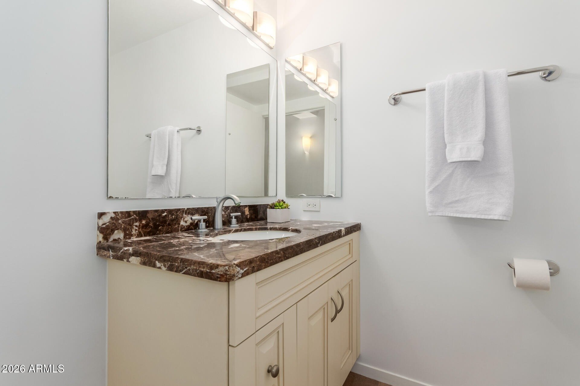 7161 E Rancho Vista Dr, #2015