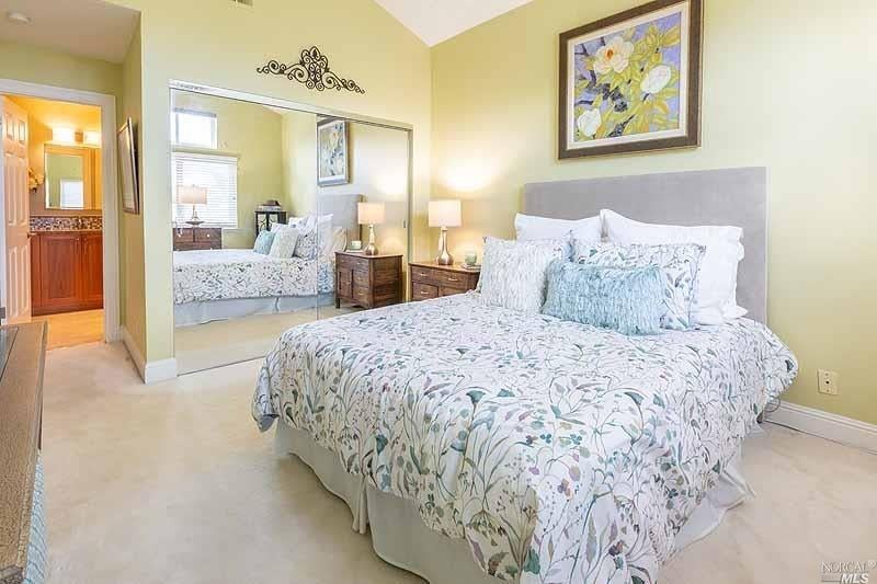 22 Creekside Ct