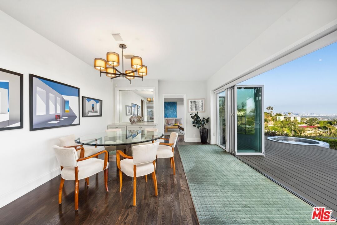 Sierra Mar Dr, 90069