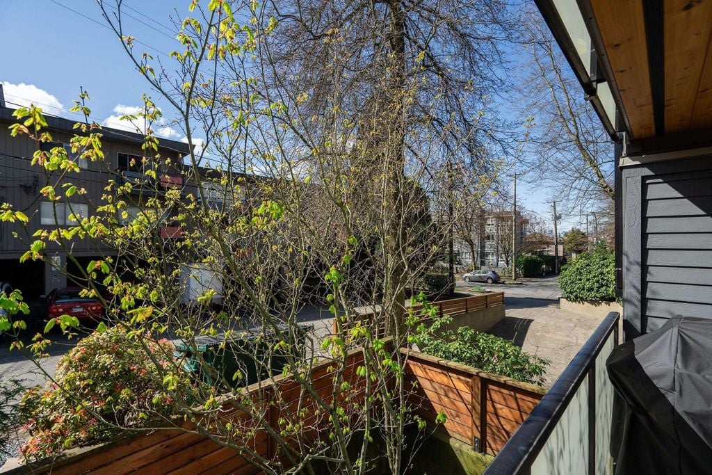 2328 Oxford St, #204