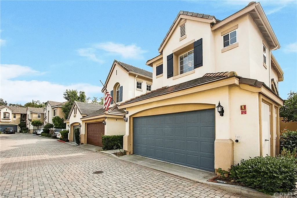 223 Seacountry Ln