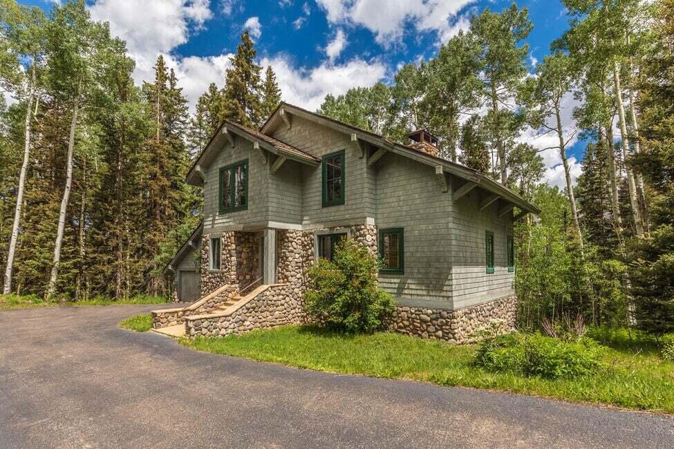 105 Polecat Ln