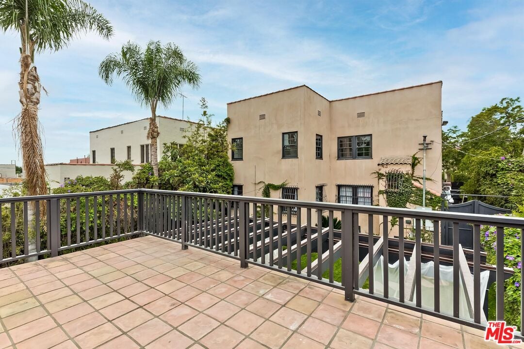 1116 S Highland Ave