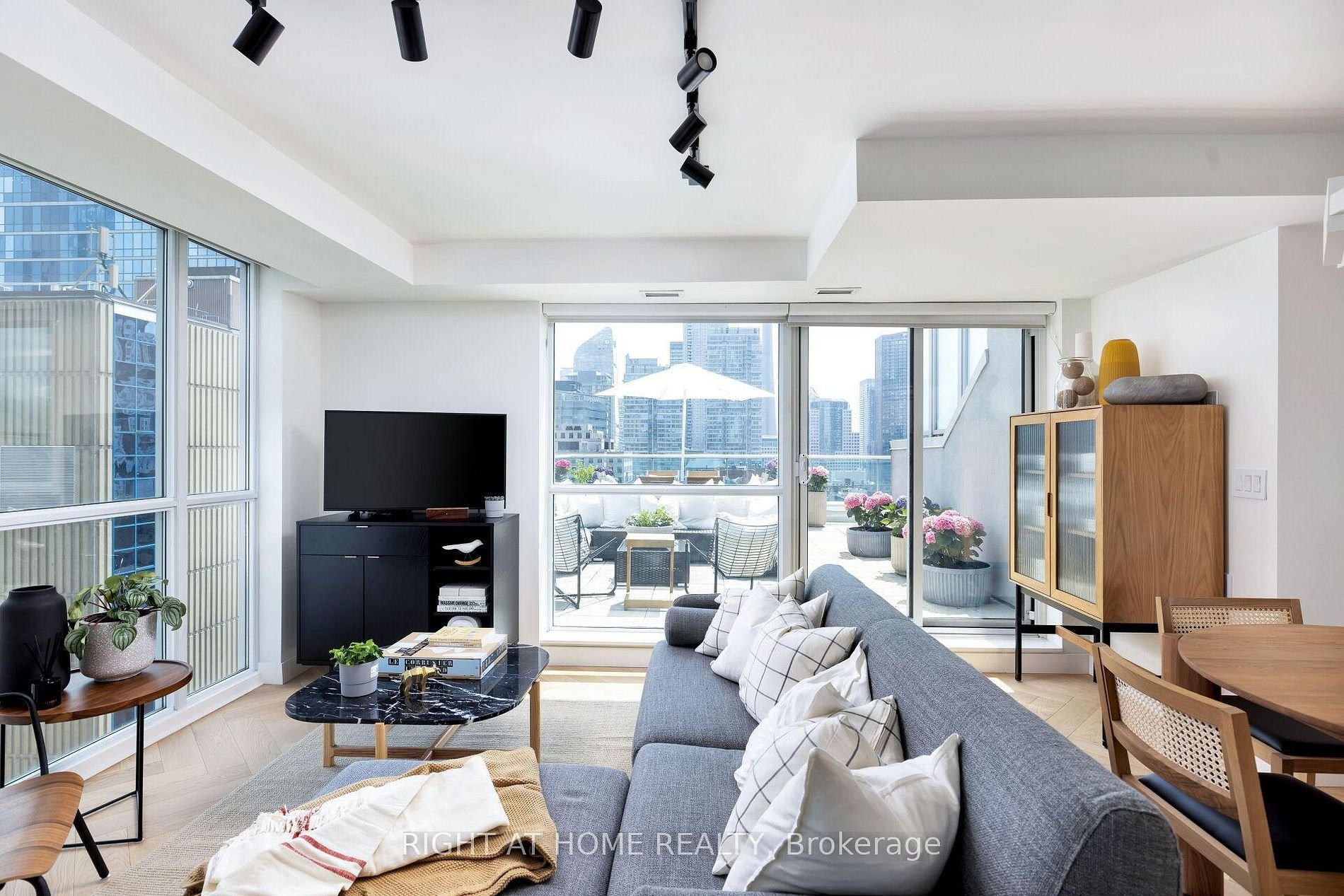PENTHOUSE AT 9T6