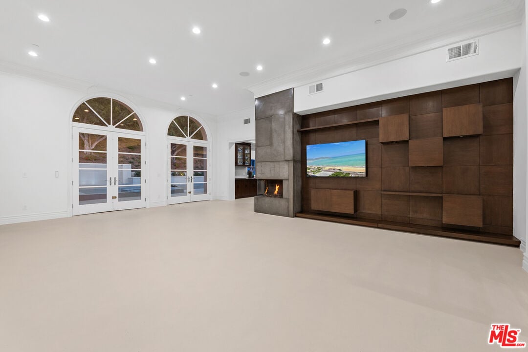 Ivory Arcadia, Martin Lane, 90210