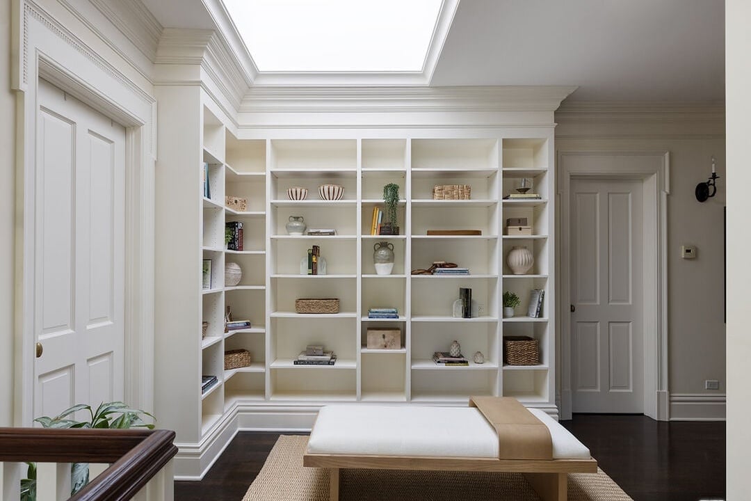 Mandeville Canyon Rd, 90049