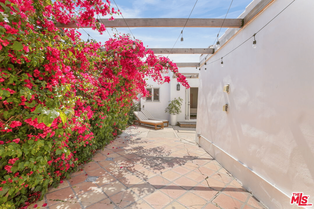 6277 Commodore Sloat Dr