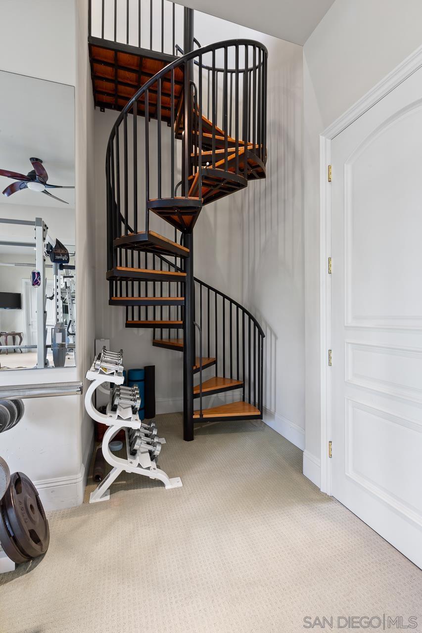 9860 La Jolla Farms Rd