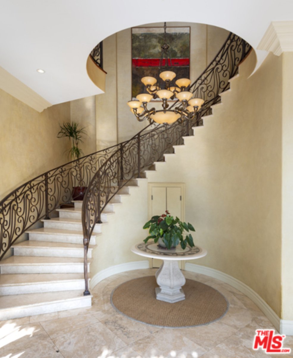 2636 La Cuesta Dr
