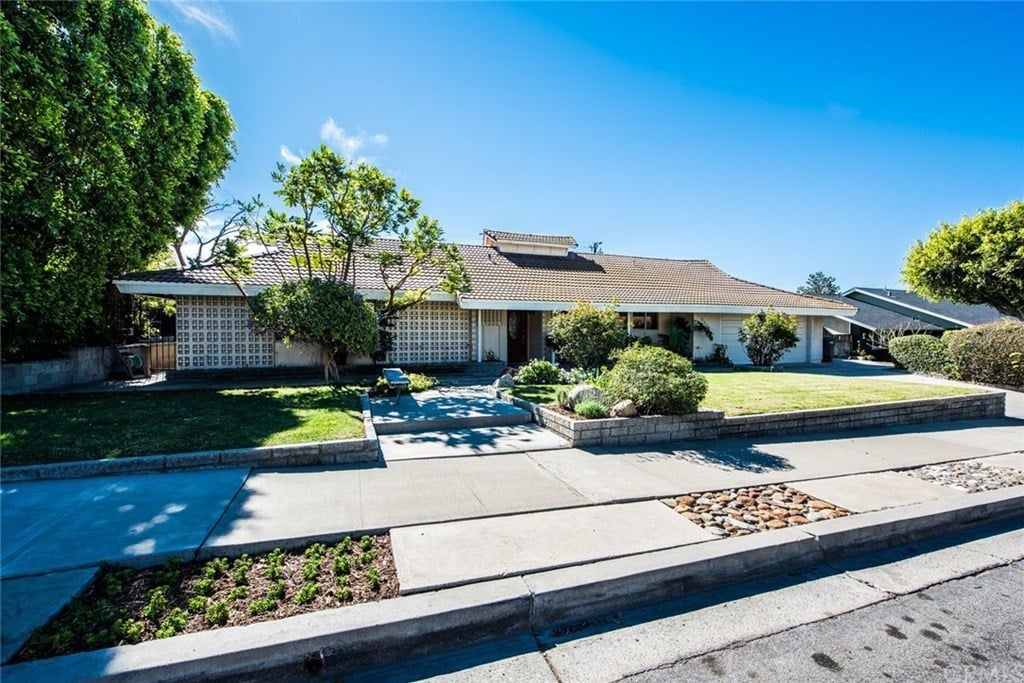 2202 E DENISE Ave