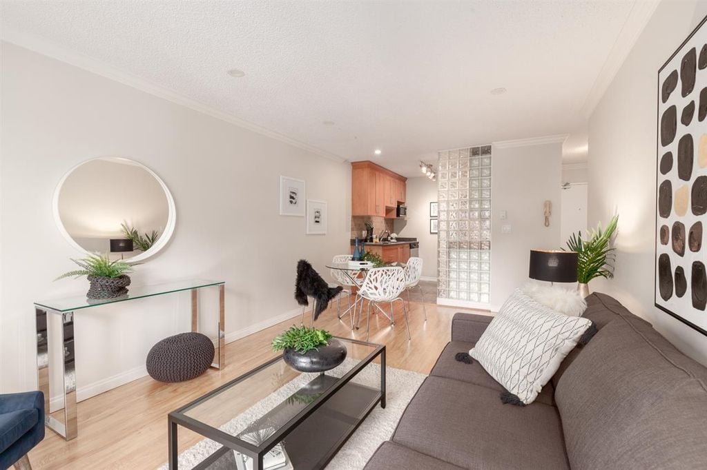 2033 W 7th Ave, #202