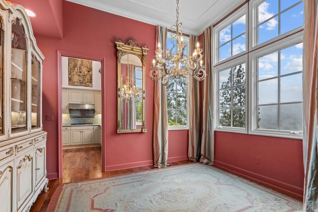 Buckingham Ln, 90077