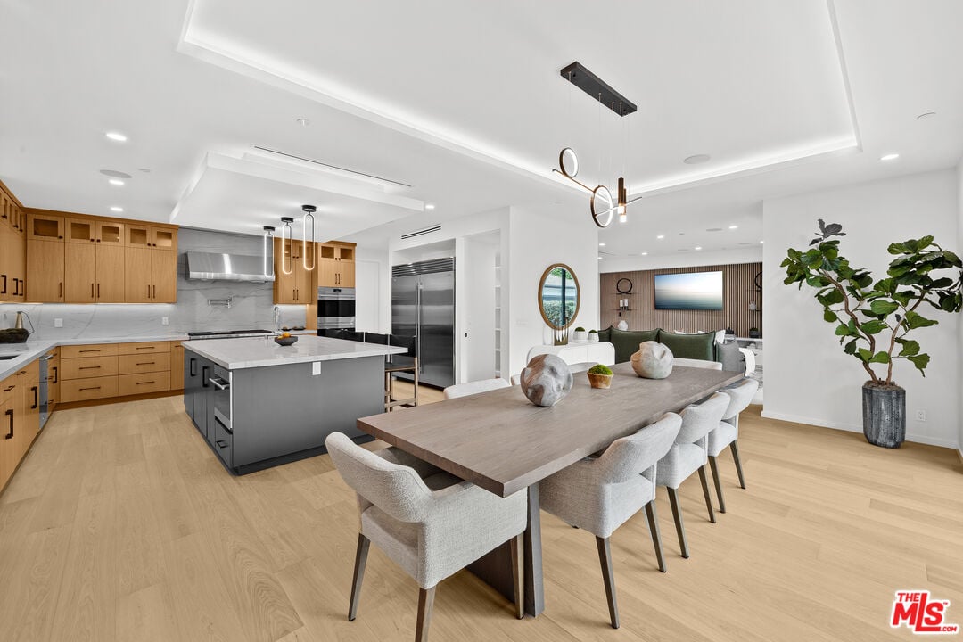 Castle Heights Pl, 90034