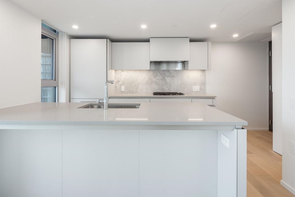 889 Pacific St, #2506