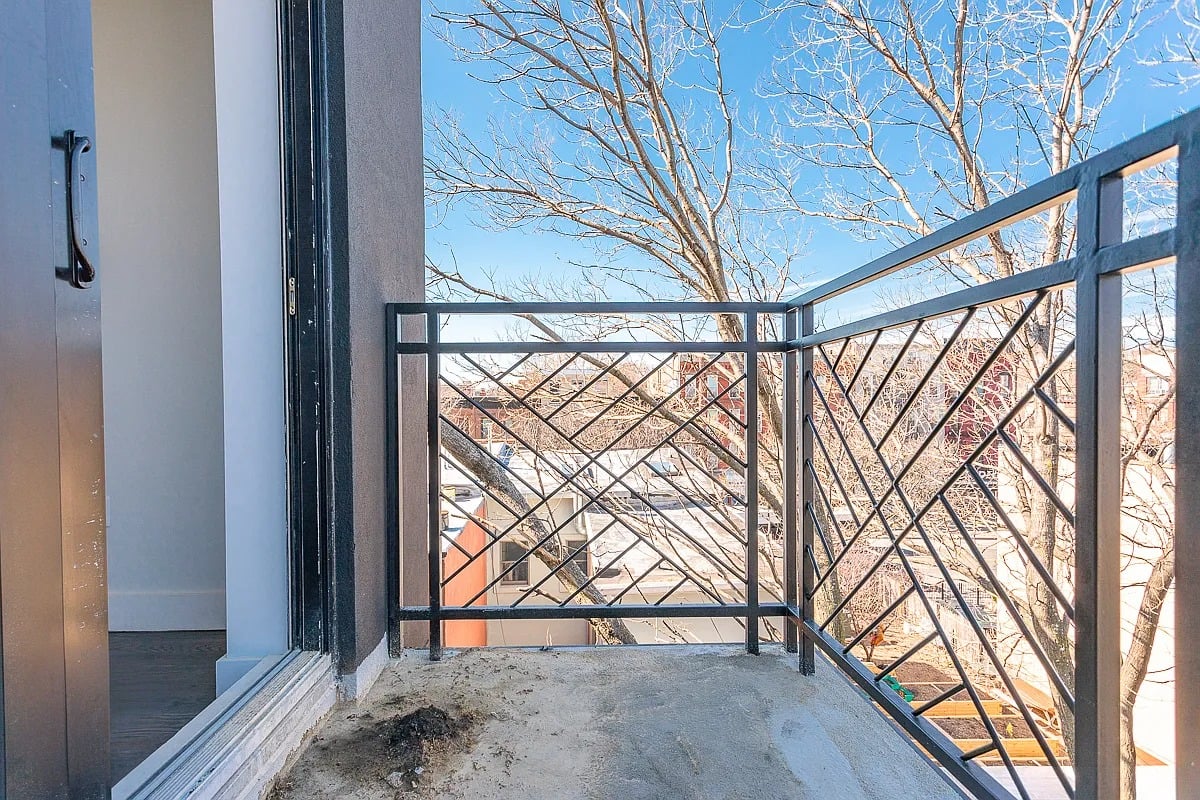 771 Lexington Ave 2F