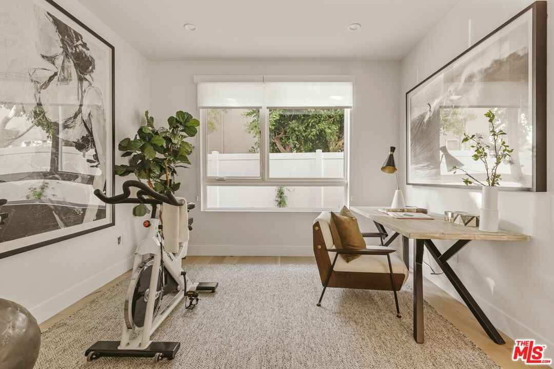 3218 S Barrington Ave