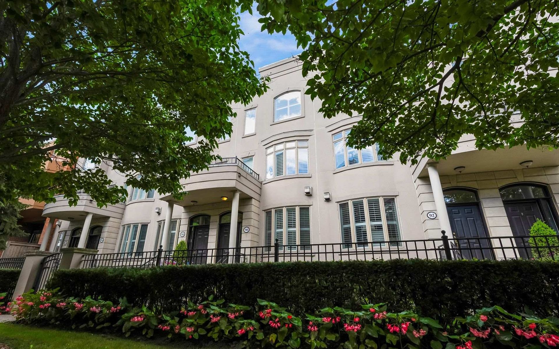 90 Pleasant Blvd