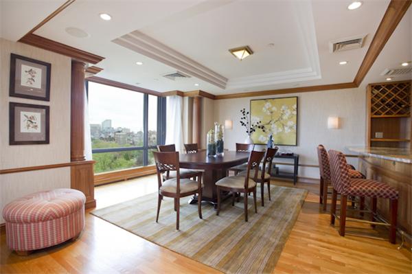 The Carlton House 10G