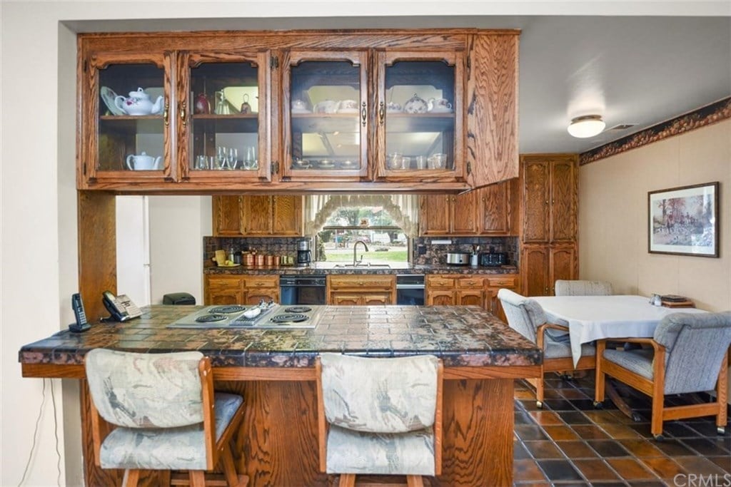 1380 La Loma Dr