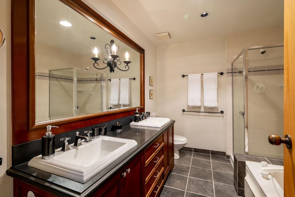 3525 Falcon Cres, #1