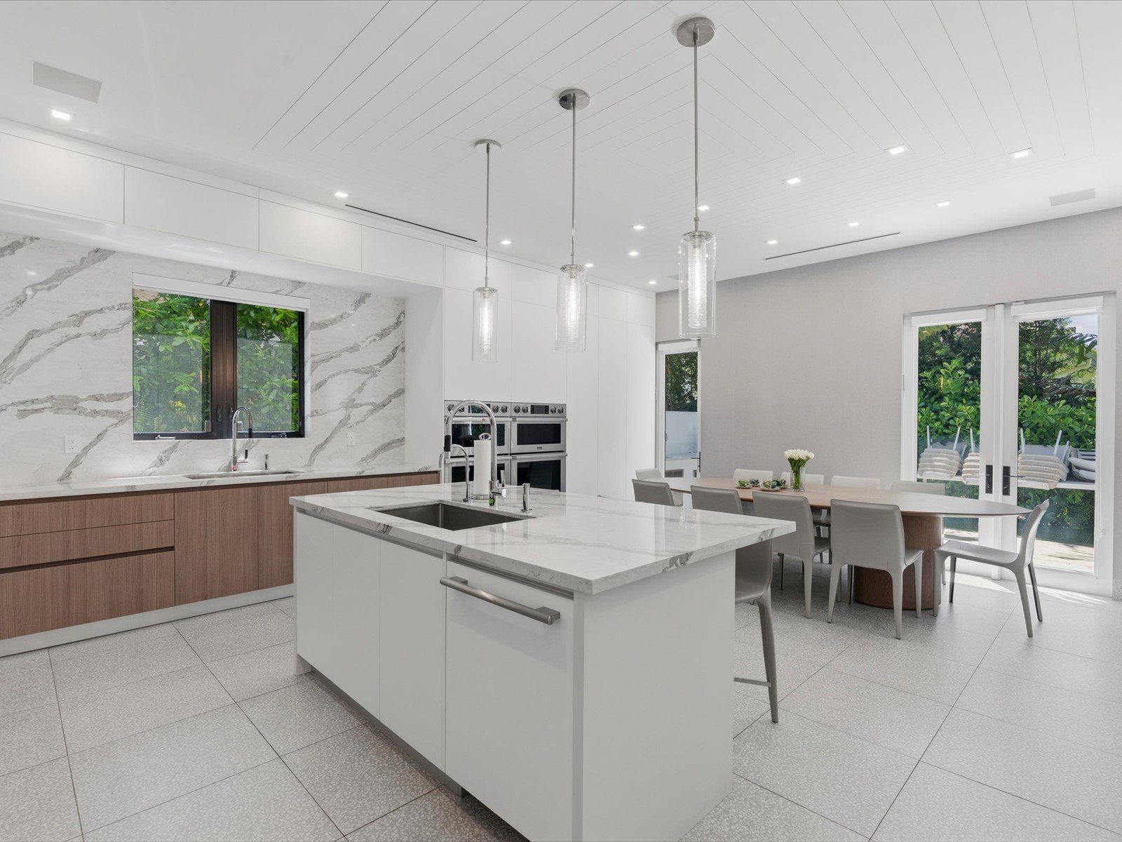 70 Camden Dr, Bal Harbour