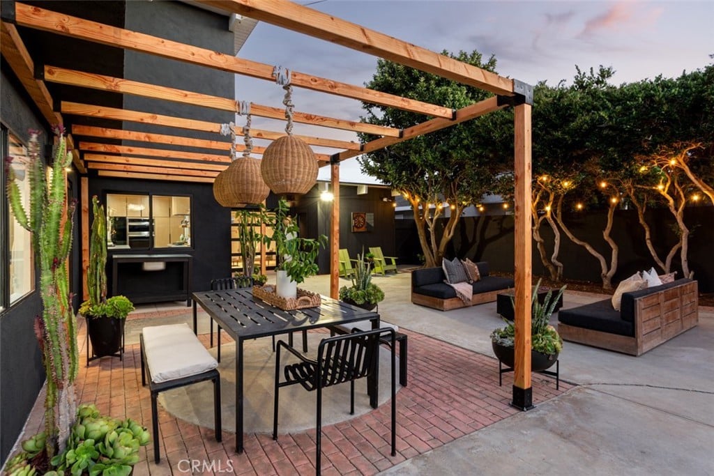 1737 Harbor Way