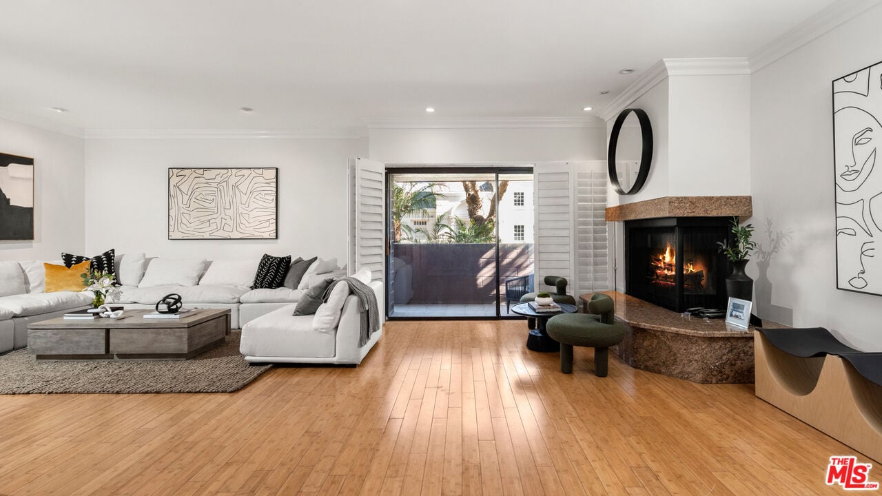 133 S Rexford Dr #101