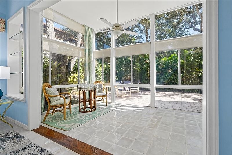 8814 Lakeside Cir