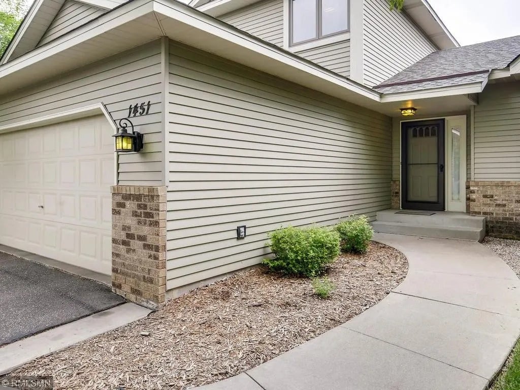 1451 Fallbrook Ln