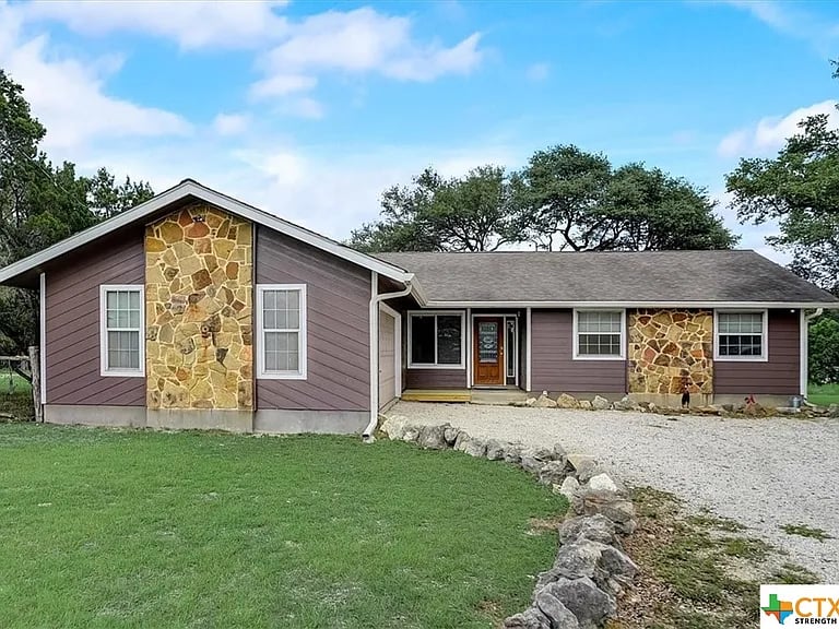 1476 Lakeview Dr