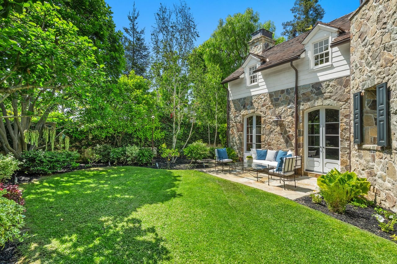 English Country Manor In Toluca Lake