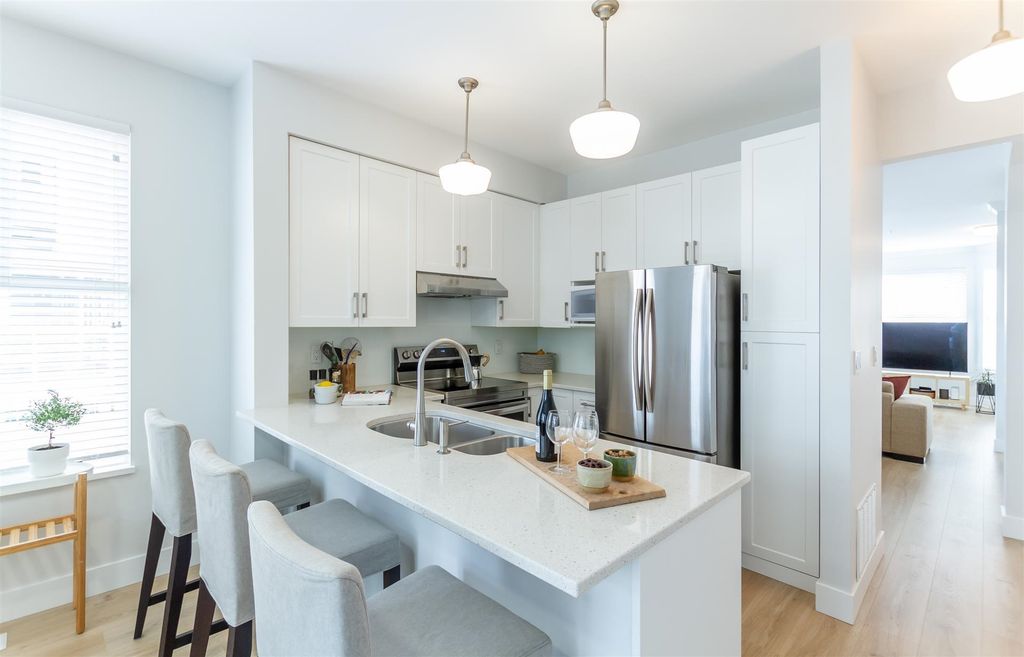 8515 Aquitania Pl
