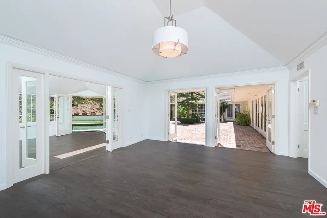1142 San Ysidro Dr