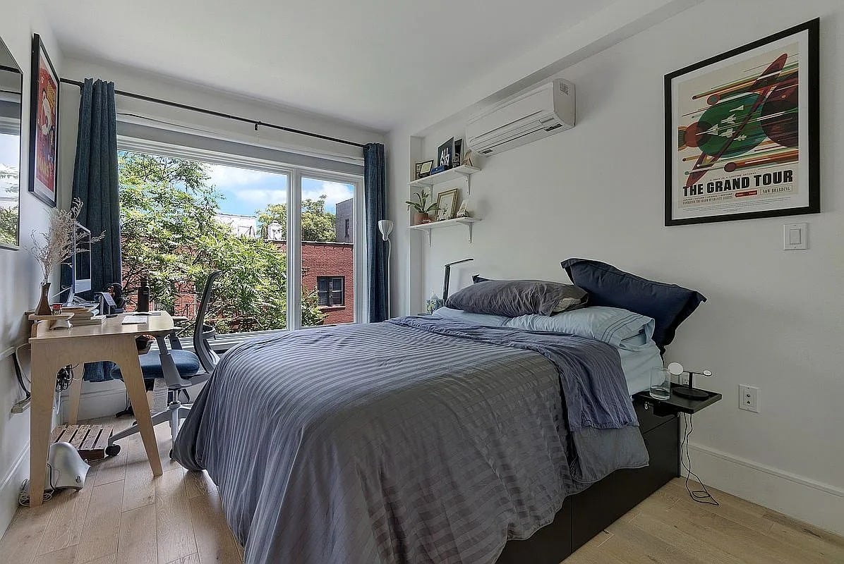 15 E 19th St #4C