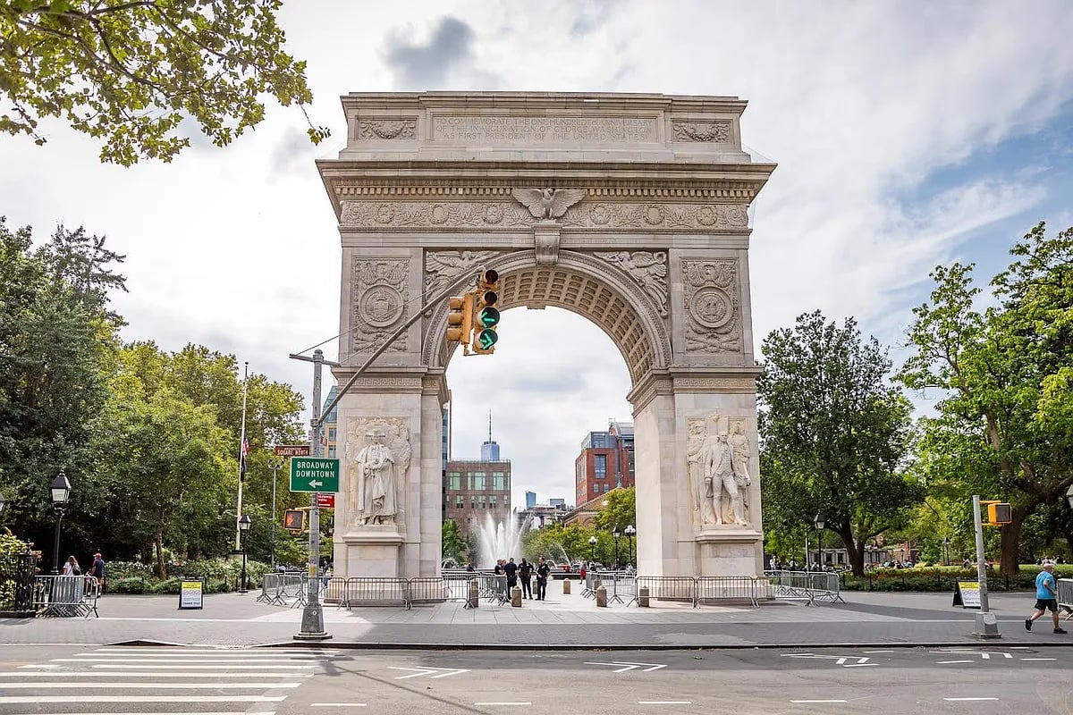 20 Fifth Avenue Unit: 2D