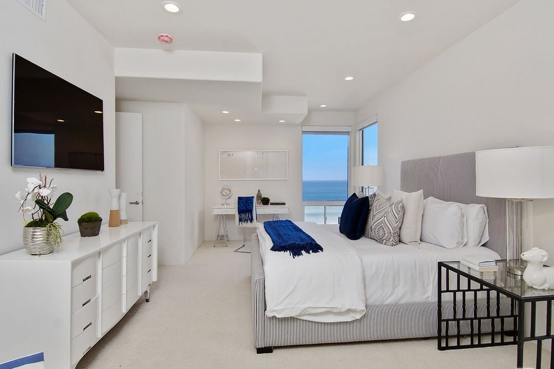 Solis Crest, Broad Beach Rd, 90265