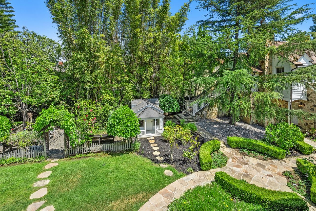 English Country Manor In Toluca Lake