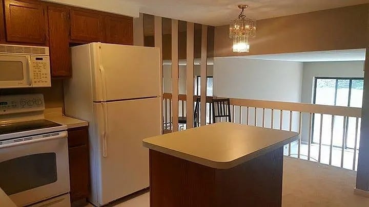 51 Brook St APT 5C