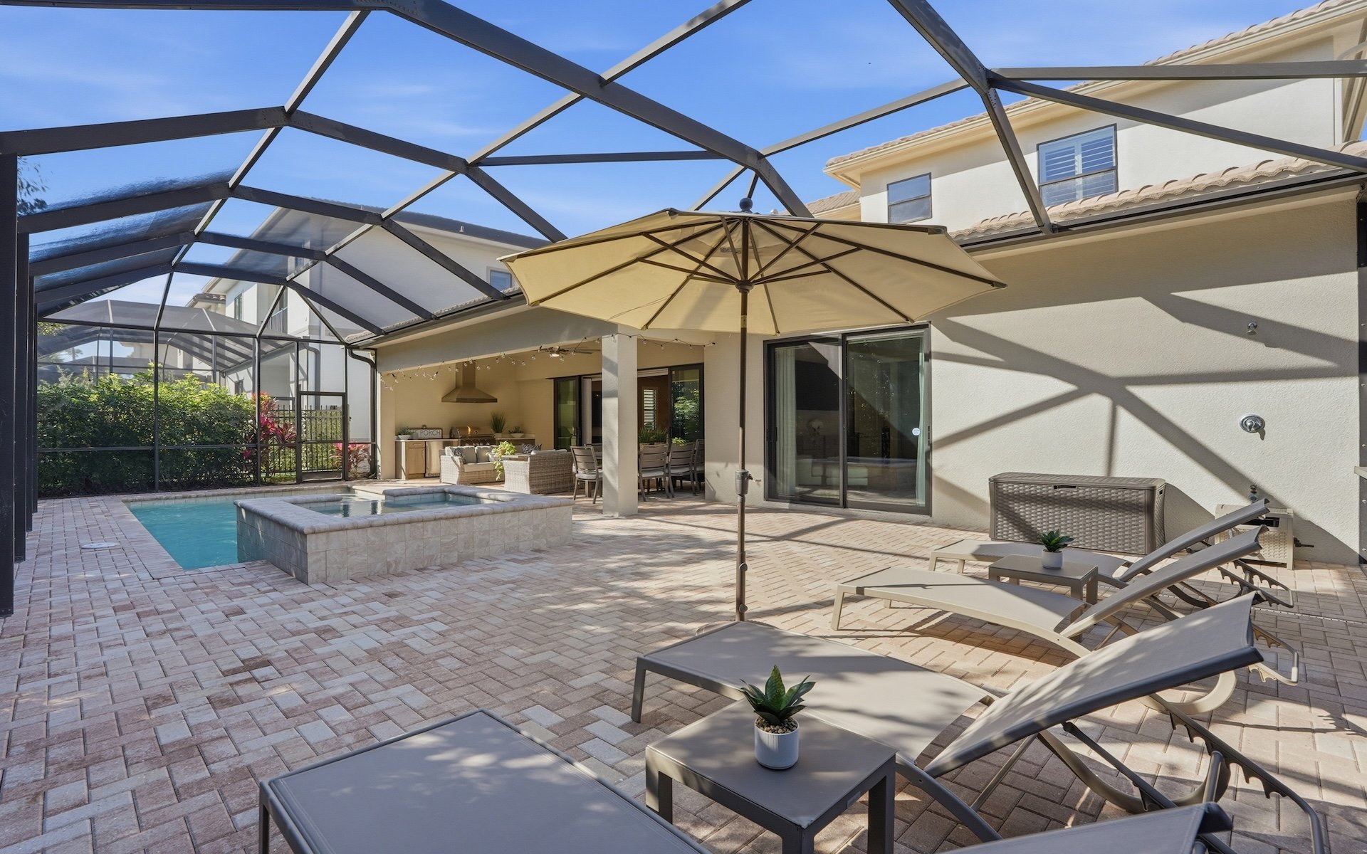 2867 Coco Lakes Dr