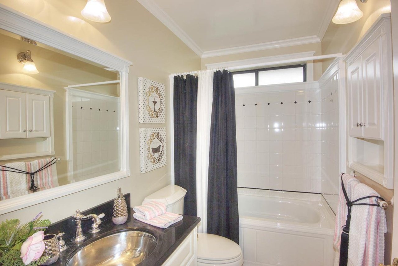 11332 Rolling Hills Dr