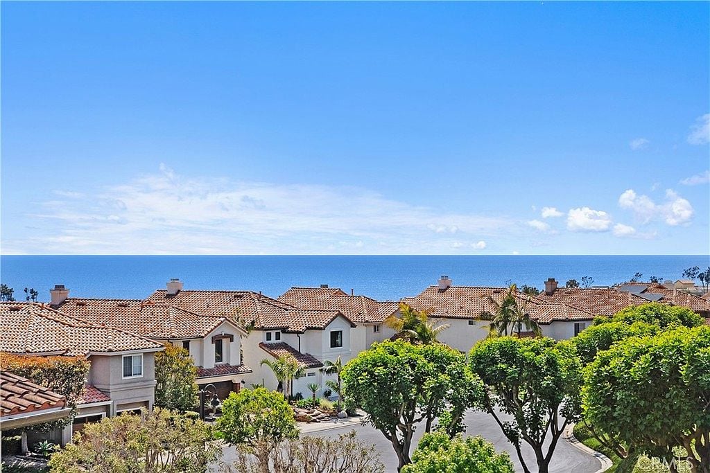 28 Corniche Dr