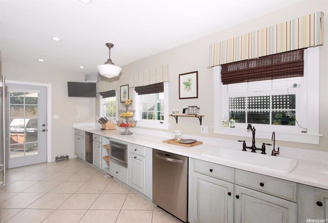 Sold: 2900 Land Park Drive