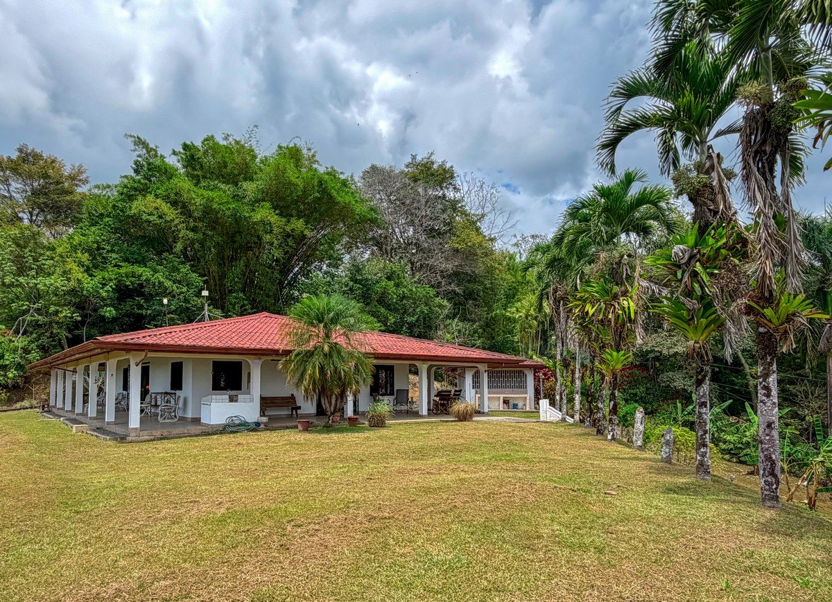 3.64 ACRES – 3 Bedroom Home With Expansive Ocean Views, Multiple Areas to Build, Public Road With Commercial Potential, 10min to the Beach!!