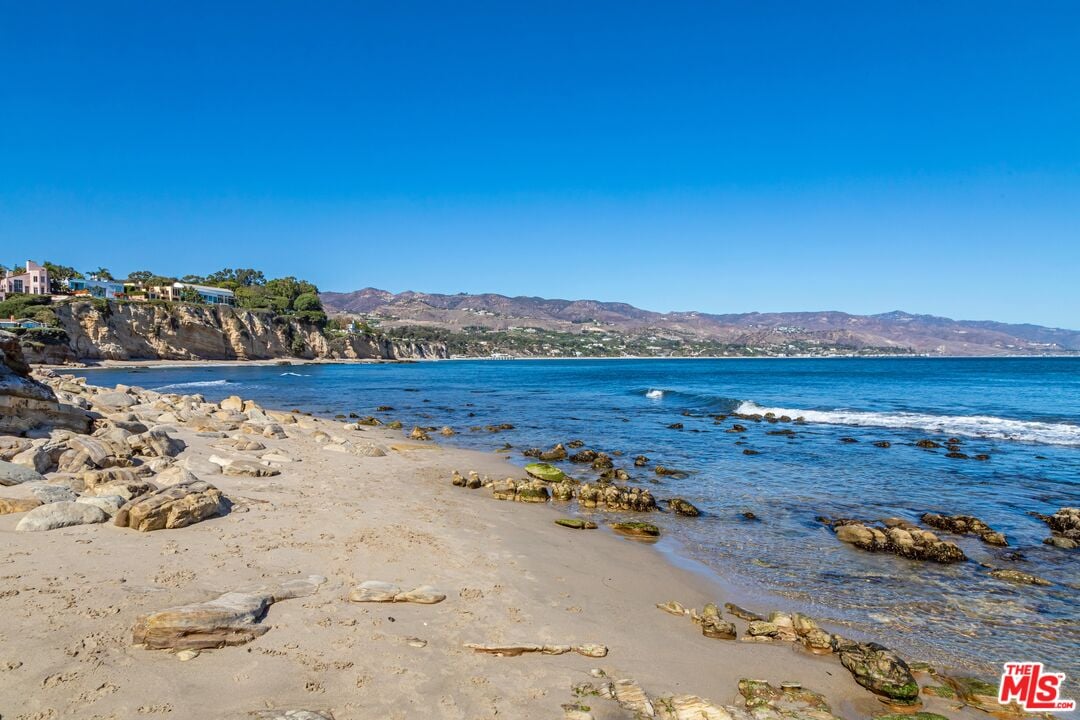 Echelon Pavilion, Grayfox St, 90265