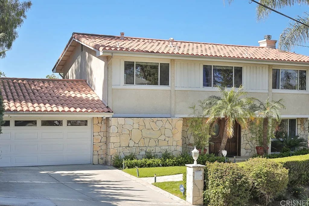 23516 Aetna St