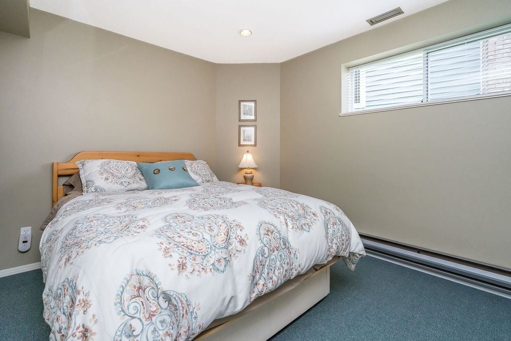 24 Ravine Dr